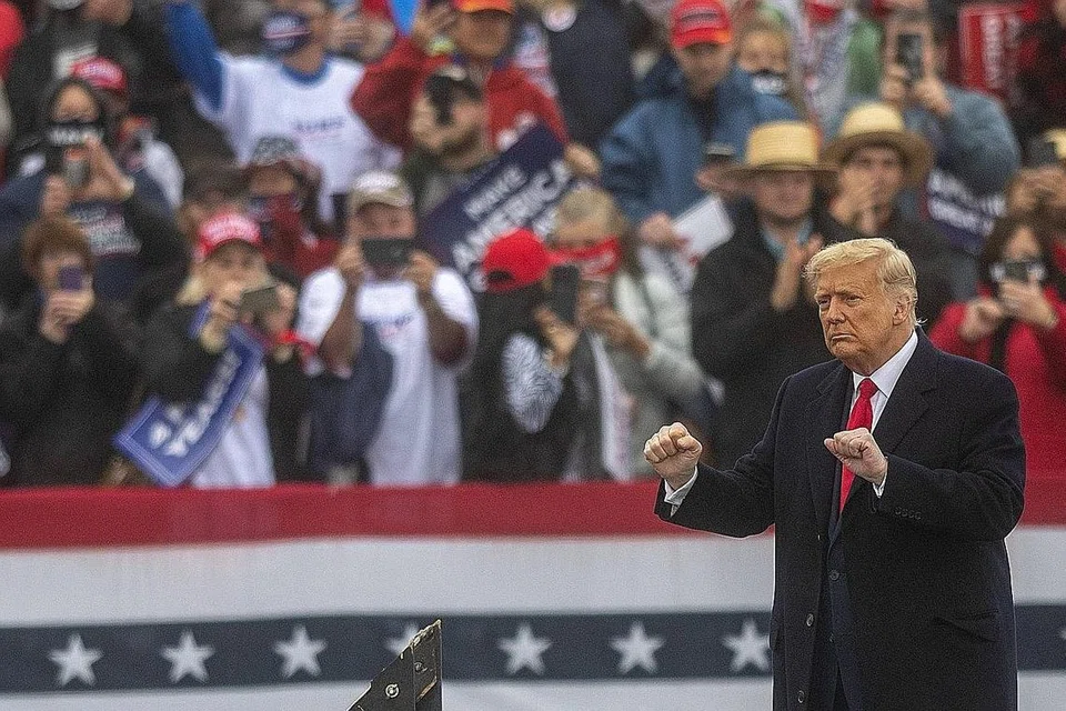 KUNJUNGI PENNSYLVANIA: Kededua calon presiden Amerika Syarikat, Encik Donald Trump (kanan) dan Encik Joe Biden (kiri), berkunjung ke Pennsylvania untuk berusaha memenangi negeri itu yang merupakan salah satu daripada sebilangan 'negeri atas pagar' yang boleh membantu mereka dalam pilihan raya presiden November ini. - Foto-foto AFP