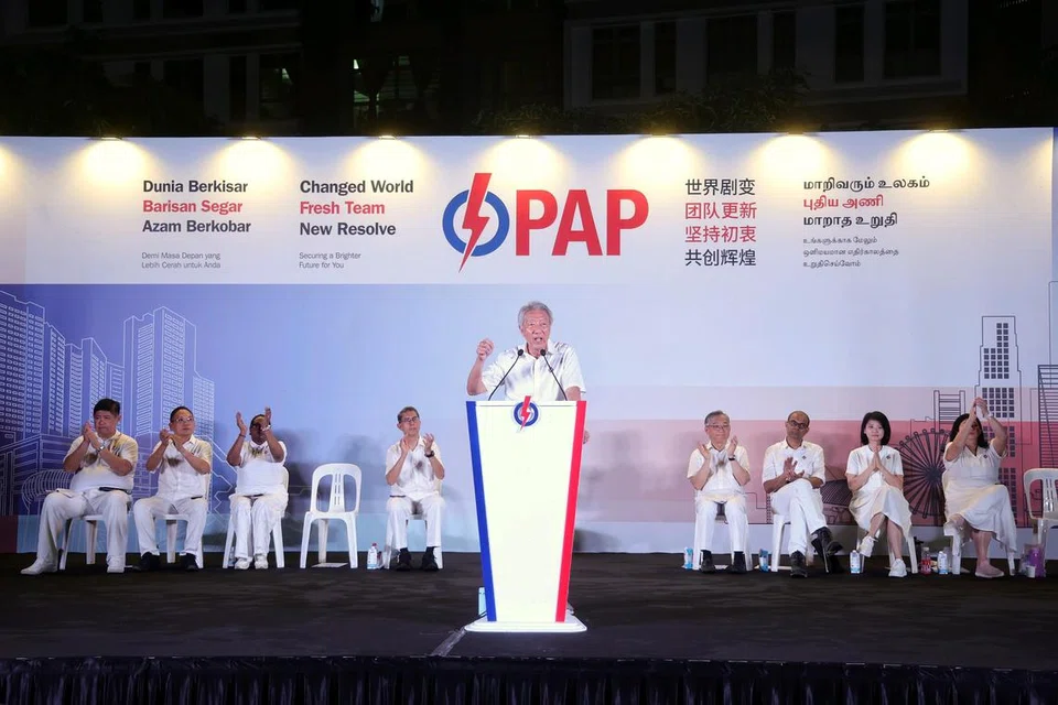 Menteri Kanan, Encik Teo Chee Hean berucap di rapat pilihan raya umum Parti Tindakan Rakyat (PAP) untuk GRC Punggol di Sekolah Menengah Yusof Ishak pada 26 April.
