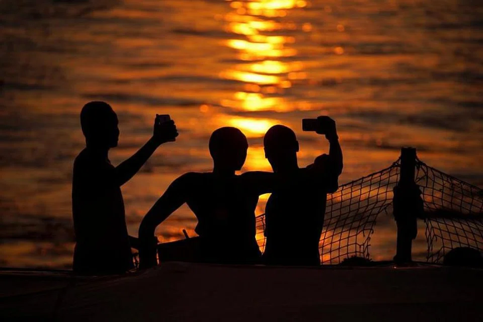 SWAFOTO MAUT: Antara sebab kematian berkaitan swafoto termasuk jatuh dari tempat tinggi dan kemalangan melibatkan pengangkutan.