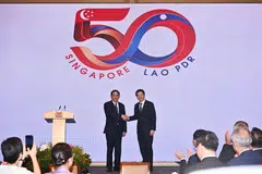 Perdana Menteri, Encik Lawrence Wong (kanan), menyambut Perdana Menteri Laos, Dr Sonexay Siphandone, dalam  lawatan rasmi pertama beliau ke Singapura pada 9 Julai.