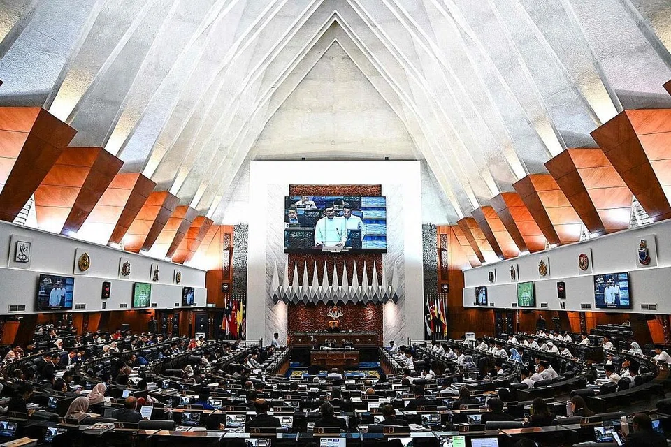 USULAN OLEH KUMPULAN SIVIL: Usulan mengenakan had dua penggal bagi jawatan perdana menteri adalah di antara usulan lebih panjang yang dikeluarkan dalam laporan oleh kumpulan CSO Platform for Reform. - Foto AFP