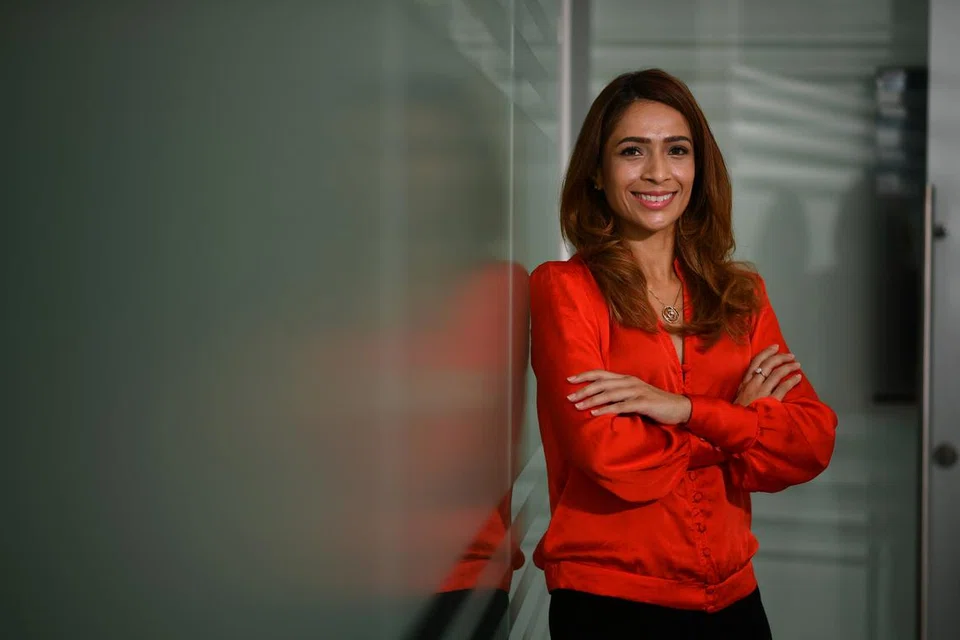 JALANI TRANSFORMASI: Ahli Lembaga Pengarah Dewan Perniagaan dan Perusahaan Melayu Singapura (DPPMS), Cik Kohe Hasan, menggesa perniagaan menjalani transformasi dan pekerja meningkatkan kemahiran.