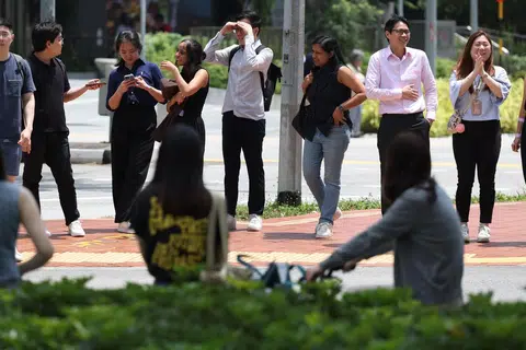 Pada hari pertama perbahasan Belanjawan 2025, para Anggota Parlimen (AP), mengalu-alukan pelbagai langkah sokongan yang disediakan Belanjawan untuk lapisan masyarakat berbeza, tetapi mereka menjelaskan lebih banyak lagi usaha boleh dilakukan untuk membantu rakyat Singapura.