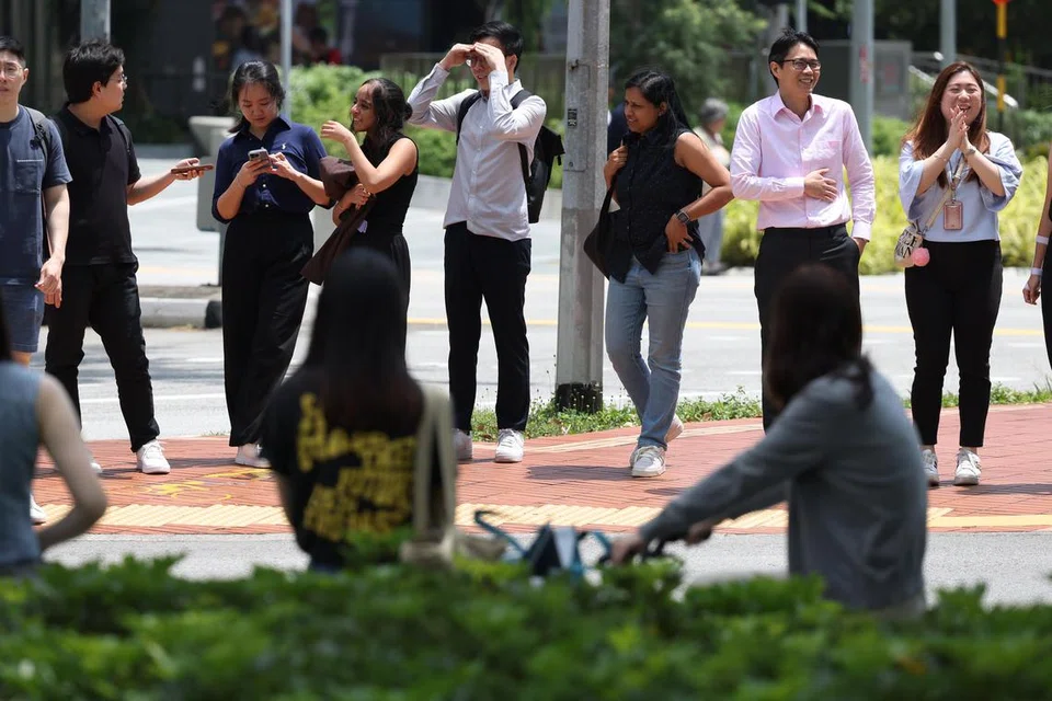 Pada hari pertama perbahasan Belanjawan 2025, para Anggota Parlimen (AP), mengalu-alukan pelbagai langkah sokongan yang disediakan Belanjawan untuk lapisan masyarakat berbeza, tetapi mereka menjelaskan lebih banyak lagi usaha boleh dilakukan untuk membantu rakyat Singapura.