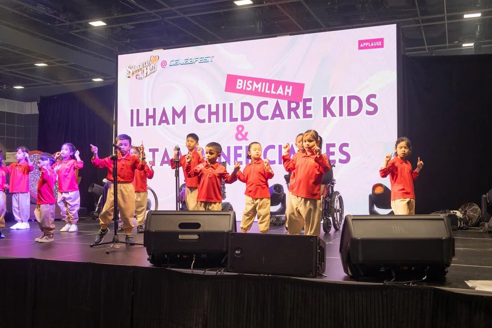 Murid-murid daripada prasekolah Ilham Childcare mempersembahkan lagu ‘Bismillah’ sebelum pelancaran kempen Sinaran Hati 2024.