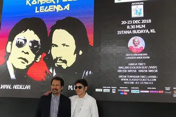 IRINGI LEGENDA: Golongan VVIP yang menyaksikan persembahan Datuk Jamal Abdillah dan Datuk M. Nasir dalam Konsert Duo Legenda bakal turut berpeluang melihat bakat isteri Perdana Menteri, Tun Dr Siti Hasmah Mohamad Ali, mengesek biola untuk mengumpul dana bagi membantu golongan memerlukan. - Foto KOSMO