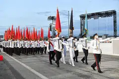 KONTINJEN PEMBAWA PANJI-PANJI ANGKATAN BERSENJATA SINGAPURA: Kontinjen Pembawa Panji-panji Angkatan Bersenjata Singapura (SAF) membawa 37 Warna Regimental dan Tentera Darat, Angkatan Laut Republik Singapura (RSN), Angkatan Udara Republik Singapura (RSAF), Pasukan Polis Singapura (SPF) dan Pasukan Pertahanan Awam Singapura (SCDF) menyediakan satu kontinjen sokongan yang dibentuk oleh 48 anggota tentera serta seorang komandan kontinjen.- Foto BM oleh CHONG JUN LIANG