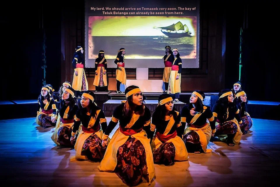 BERDASARKAN TEKS MELAYU UNGGUL: Pementasan teater 'Kurun Yang Hilang', tulisan dan arahan penggiat teater Anwar Hadi Ramli, dihasilkan berdasarkan maklumat daripada tulisan buku peradaban Melayu, Sejarah Melayu. - Foto ANWAR HADI RAMLI