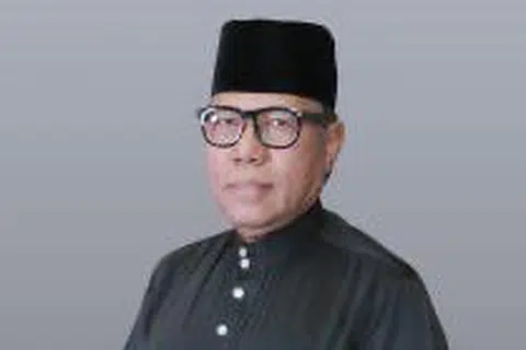 Datuk Abdul Rashid Asari menjadi Ahli Dewan Undangan Negeri pertama dari Parti Pribumi Bersatu Malaysia (Bersatu) di Selangor yang mengumumkan sokongan kepada kepimpinan Menteri Besar, Datuk Seri Amirudin Shari, dan Kerajaan Perpaduan pada 6 Mac.