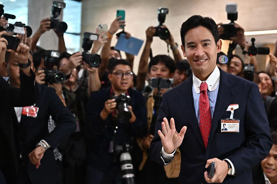 CALON PERDANA MENTERI: Encik Pita Limjaroenrat, pemimpin Parti Move Forward (MFP) tiba di Parlimen bagi menjalani pengundian pemilihan perdana menteri baru Thailand. 