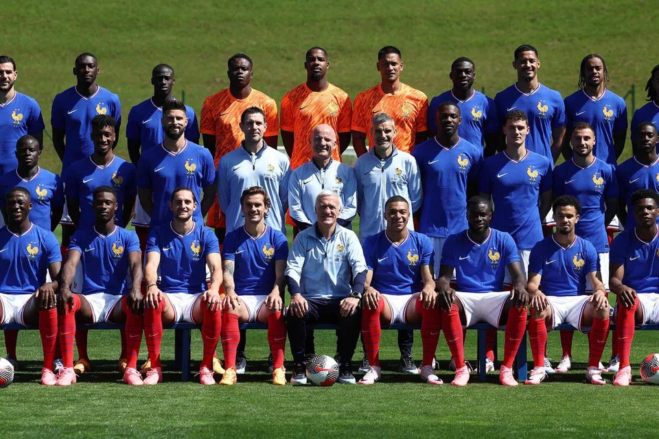 Berdasarkan pencapaian mereka muncul naib juara dalam Piala Dunia 2022 dan prestasi dalam kelayakan Euro 2024, Perancis adalah salah satu pasukan kegemaran dalam pertandingan kali ini. 