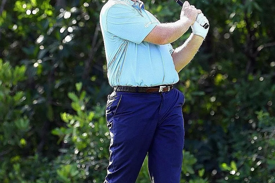 TIGA YANG TERBAIK: Ernie Els (atas), Adam Scott dan Sergio Garcia, yang di kalangan mereka pernah menjuarai kejohanan 'Major' golf dunia dan pelbagai kejuaraan PGA lain, merupakan antara tarikan utama di edisi ke-51 Kejohanan Golf Terbuka Singapura SMBC kali ini yang berlangsung di Sentosa Golf Club pada Khamis hingga Ahad ini. - Foto AFP