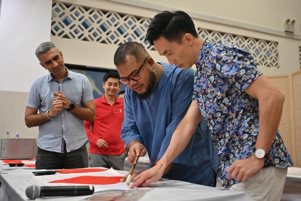 Kegiatan yang diadakan juga memberi peluang tetamu berbangsa Cina berkongsi amalan dan warisan budaya mereka, berkaitan sambutan Tahun Baru.