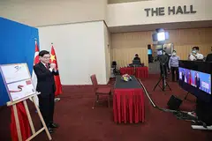PERKUKUH KERJASAMA DUA HALA: Timbalan Perdana Menteri Heng Swee Keat menghadiri mesyuarat Majlis Bersama bagi Kerjasama Dua Hala (JCBC) Singapura dan China yang diadakan menerusi sidang video semalam. - Foto MCI