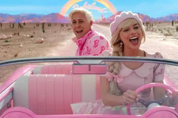 PERJALANAN MENGENALI ERTI PEMERKASAAN: Di Barbieland, kaum Hawa (Barbie) diperkasa dengan jawatan tinggi manakala kaum Adam (Ken) dipapar sebagai lelaki ‘kaki berkepit’ dan suka bersantai di tepi pantai serta akhirnya menemui jalan untuk menindas wanita pula.