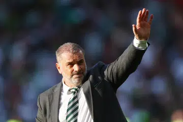 SAAT BERPISAH: Ange Postecoglou melambai para peminat - buat kali terakhir - selepas Celtic yang dipimpinnya memenangi Piala Scotland pada 4 Jun lalu.