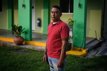 KEMBALI DENGAN PERANAN LAIN: Encik Ismadi pernah terjebak dalam gejala dadah dan merupakan penghuni Darul Islah. Namun kini, beliau bekerja sepenuh masa membantu pesalah di Darul Islah. - Foto Fail