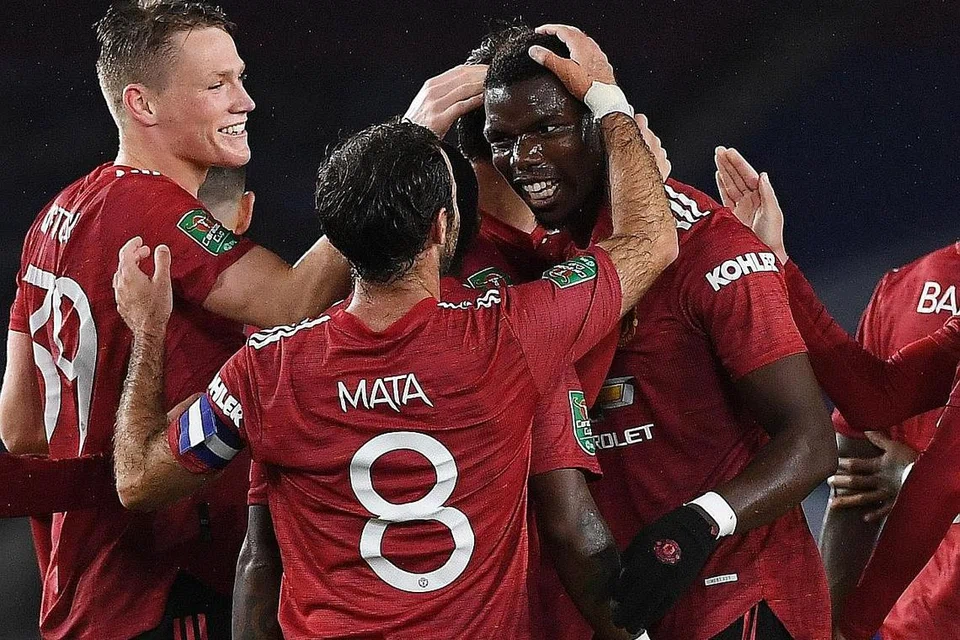 TAMAT MASA DI OLD TRAFFORD?: Pemain midfield Manchester United Paul Pogba (kanan) berkata bermain untuk kelab Sepanyol Real Madrid adalah satu impiannya. - Foto REUTERS