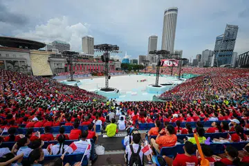 SAMBUTAN GAH: ‘Lautan’ merah putih membanjiri Padang pada 8 Julai lalu apabila lebih 16,000 murid Darjah 5 menyaksikan Pertunjukan Pendidikan Nasional (NE) Perbarisan Hari Kebangsaan (NDP).