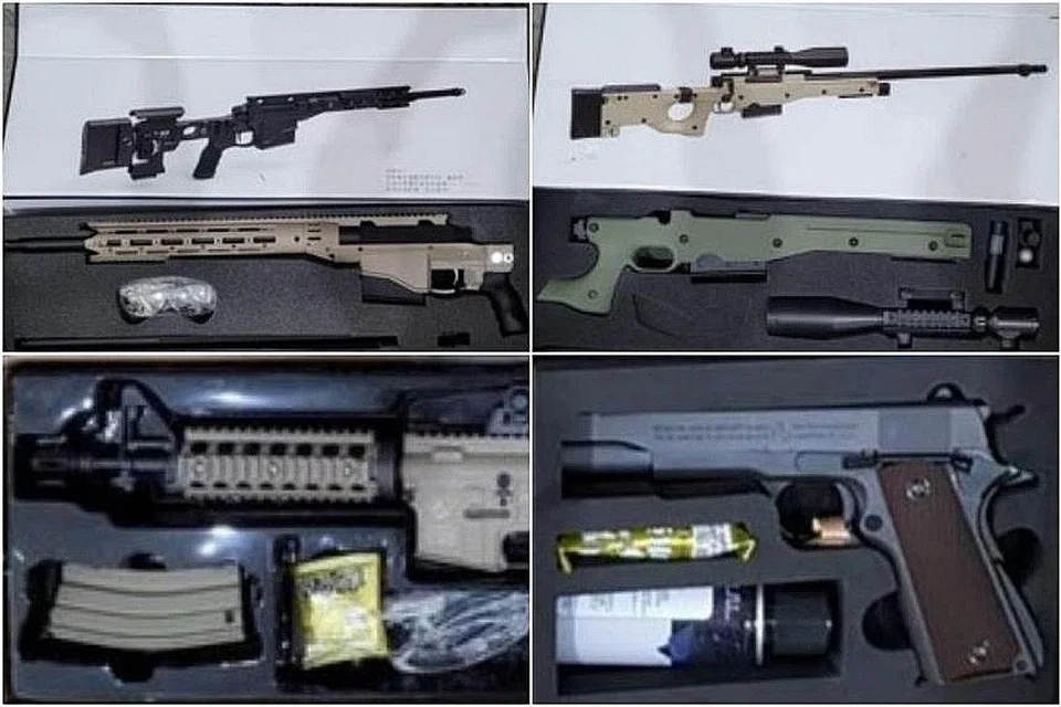 DIRAMPAS: Sebanyak 47 pistol angin berserta peralatannya dirampas polis pada 13 Januari setelah polis mengesan seorang lelaki yang telah mengimport senjata itu ke Singapura. - Foto PASUKAN POLIS SINGAPURA