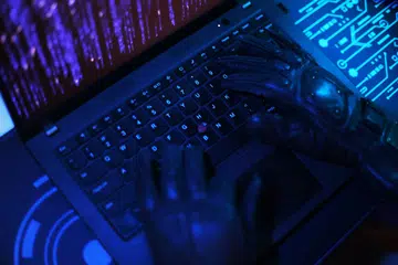 Kementerian Undang-Undang (MinLaw) dan Kementerian Penerangan dan Pembangunan Digital (MDDI) telah melancarkan perundiangan awam untuk mendapatkan maklum balas mengenai usaha meningkatkan keselamatan dalam talian.