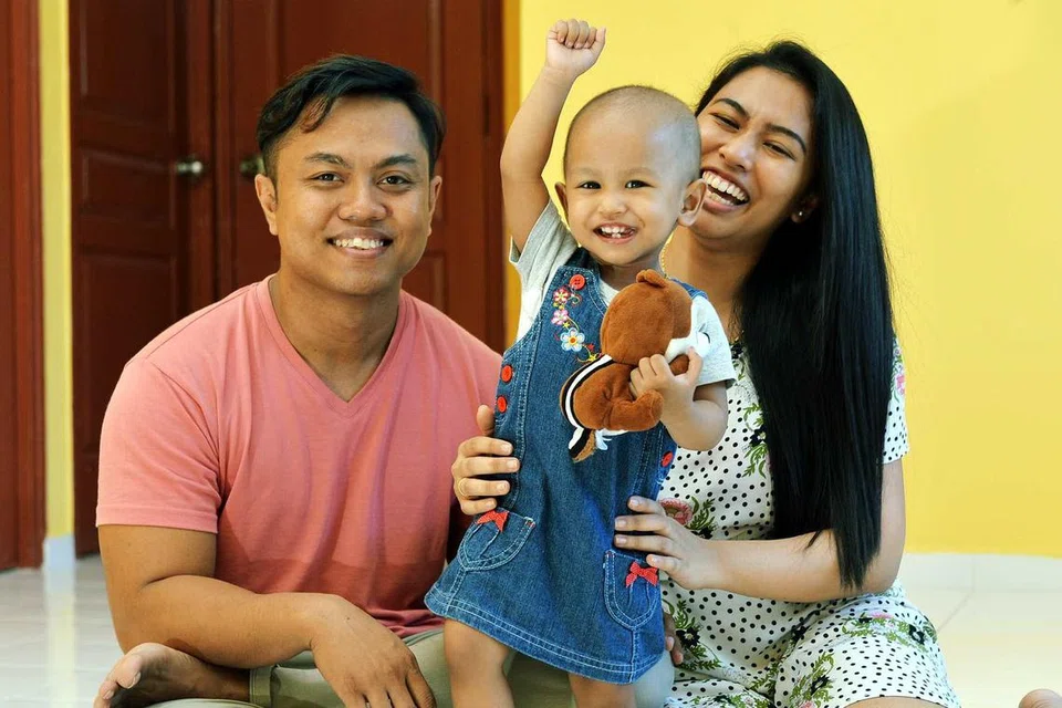 SENTIASA AKTIF: Encik Haddy Shuhry Hussain dan isterinya Cik Atieqah Qiara Rahim berkata Alveena Safiyya hanya demam seminggu dan mereka kemudian diberitahu bahawa anak mereka itu menghidap penyakit acute lymphoblastic leukemia selepas menjalani ujian menyeluruh.