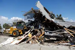Rumah-rumah di pantai Keaton, Florida, Amerika Syarikat  musnah akibat taufan Helene yang melanda Florida pada 29 September.