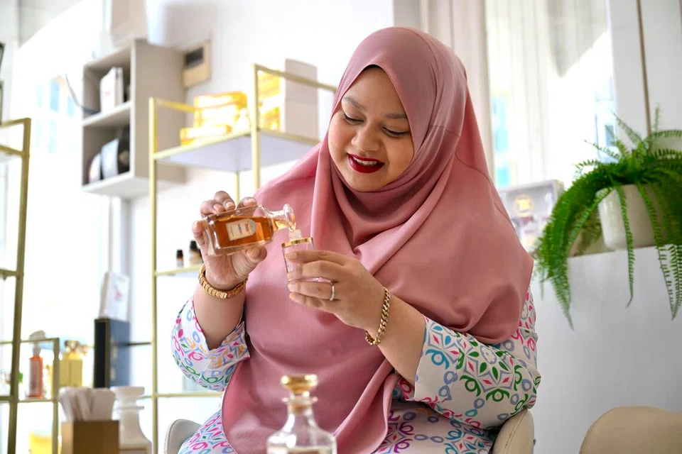 Menurut Cik Thahirah, pelanggan berpeluang menghasilkan minyak wangi sendiri mengikut cita rasa dan pilihan haruman masing-masing.