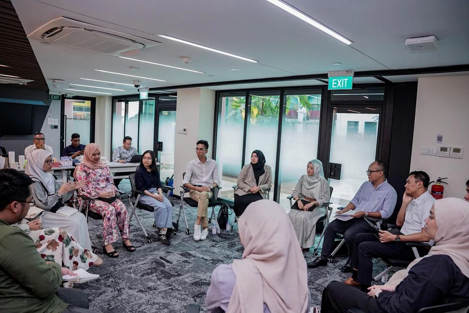SUARA BELIA: Sekumpulan belia mengetengahkan isu yang menjadi keprihatinan dan memberi pandangan dalam dialog anjuran Berita Harian.