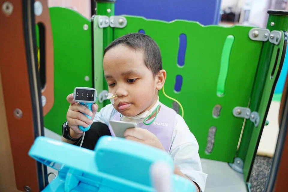 Muhammad Nawfal Muttaqin Muhammad Nasri diuji dengan penyakit barah otak dan komplikasi lain yang menyusul seperti palsi Bell (kondisi kelumpuhan otot muka) dan ambliopia (penglihatan kian pudar pada satu mata) atau ‘lazy eye’.