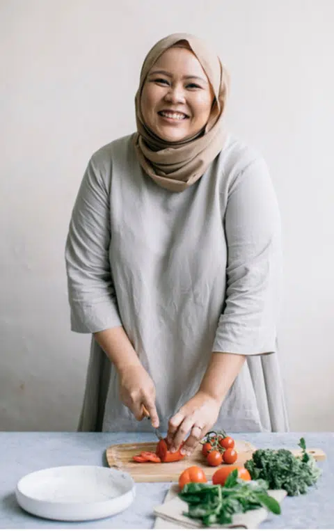 Jurufoto dan pencipta kandungan makanan Singapura, Shamsydar Ani, berpendapat bahawa pencipta kandungan baru harus terbuka untuk meningkatkan kemahiran mereka. 
