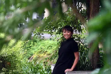 CIK FADHILLAH JOHARI: Kini bertugas sebagai pegawai kejayaan pelanggan di Inspire-Tech, yang berperanan menyediakan huraian teknologi kepada pelanggan yang menjalankan pendigitalan. - Foto BH oleh DESMOND FOO
