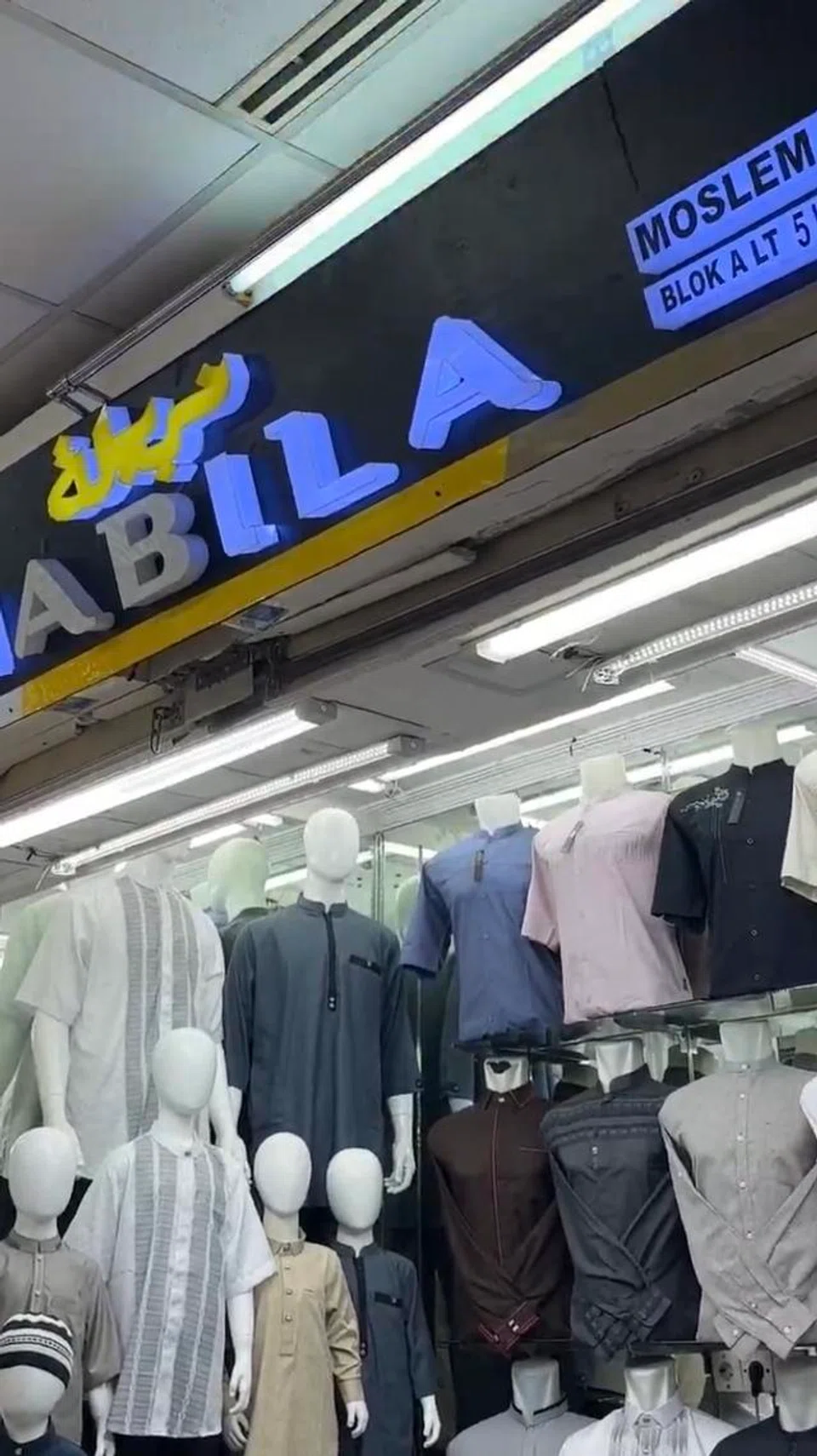 Pakaian lelaki yang dijual di Tanah Abang, Jakarta.