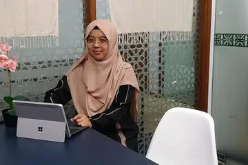 USTAZAH NUR HAFIZA ROSLEE: Menganjurkan masyarakat Muslim supaya mengambil kesempatan beramal dan berdoa untuk merebut bukan sahaja ganjaran pahala beribadat yang berlipat ganda seperti yang dijanjikan, malah memohon doa agar Allah mengurniakan kebaikan yang diharapkan bagi tahun akan datang. - Foto BH oleh ISMAIL ALI