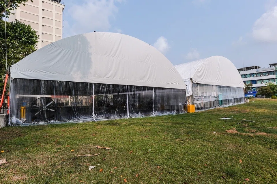 Sepanjang pelaksanaan projek naik taraf Fasa 2 Masjid Alkaff Kampung Melayu, jemaah boleh menunaikan solat Jumaat di ruang solat sementara yang disediakan di kawasan hadapan masjid.
