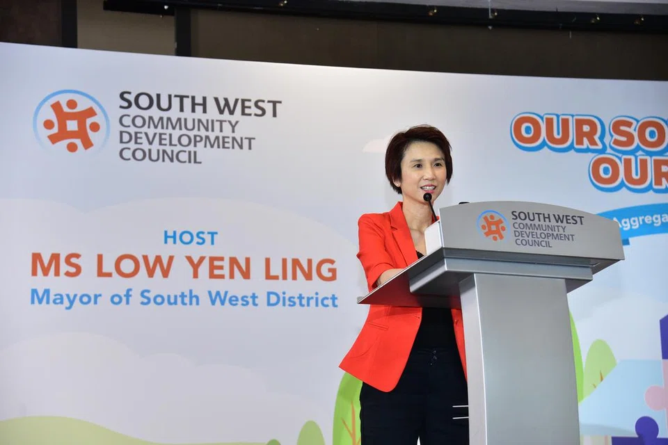 PRIHATIN: Mayor Daerah South West Cik Low Yen Ling di acara  Mesyuarat Daerah South West dan Penghargaan Rakan Kongsi 2023 di The Chevrons.