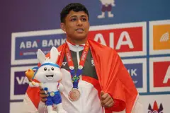LUAR JANGKAAN: Aryan Azman meraih perak dalam penampilan sulung di Sukan SEA. - Foto MAJLIS OLIMPIK KEBANGSAAN SINGAPURA