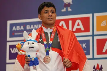 LUAR JANGKAAN: Aryan Azman meraih perak dalam penampilan sulung di Sukan SEA. - Foto MAJLIS OLIMPIK KEBANGSAAN SINGAPURA