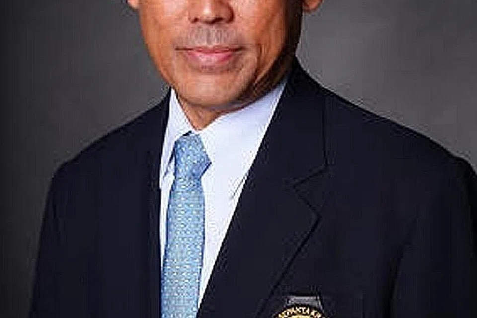 DIDAKWA: Presiden Perses, Nasri Haron, menghadapi enam tuduhan menyalahi undang-undang kecil Astaf berhubung tatatertib setelah didakwa mengeluarkan kenyataan yang berniat merosakkan reputasi kepimpinan dan majlis eksekutif Astaf. Ini antara dakwaan dikeluarkan dan ditandatangani oleh setiausaha agung Astaf, Boonchai Lorhpipat (atas). - Foto ASTAF, file