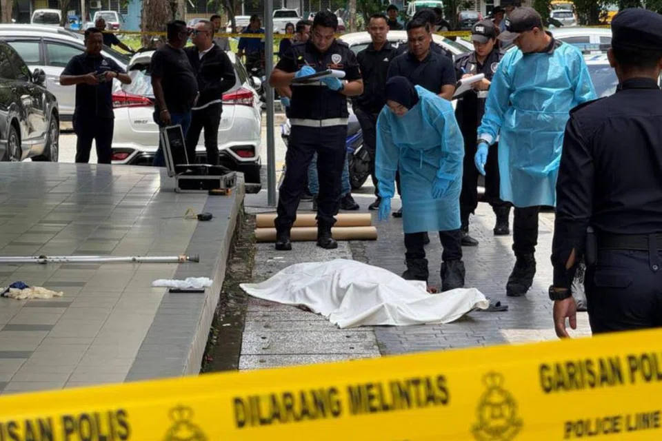 Seorang peminta sedekah maut ditikam seorang lelaki kurang upaya angkara berebut kawasan untuk meminta sedekah di Seksyen 18, Shah Alam, Selangor, pada 24 April lalu.