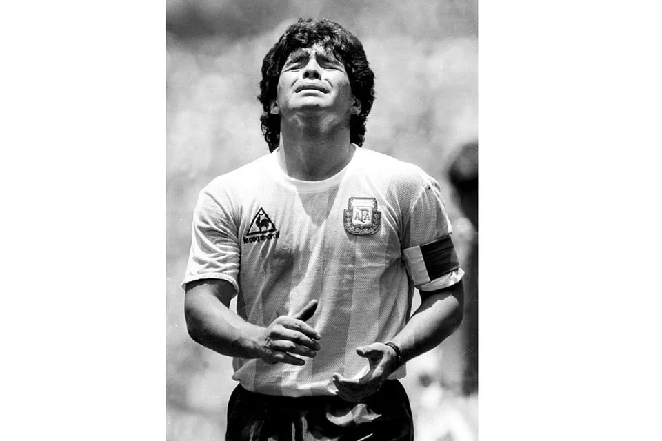 SAAT MENGECEWAKAN: Maradona merintih sedih selepas dilayang kad kuning dalam separuh masa pertama final Piala Dunia 1986 di Mexico pada 29 Jun 1986. - Foto REUTERS