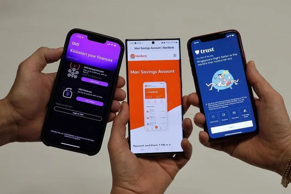 KEMUDAHAN PERBANKAN: Bank digital di sini dijangka terus berkembang pada 2024. Antara lain, ia memberi ganjaran kepada pelanggan yang berbelanja dan turut menawarkan produk yang sesuai dengan gaya hidup pelanggan. 