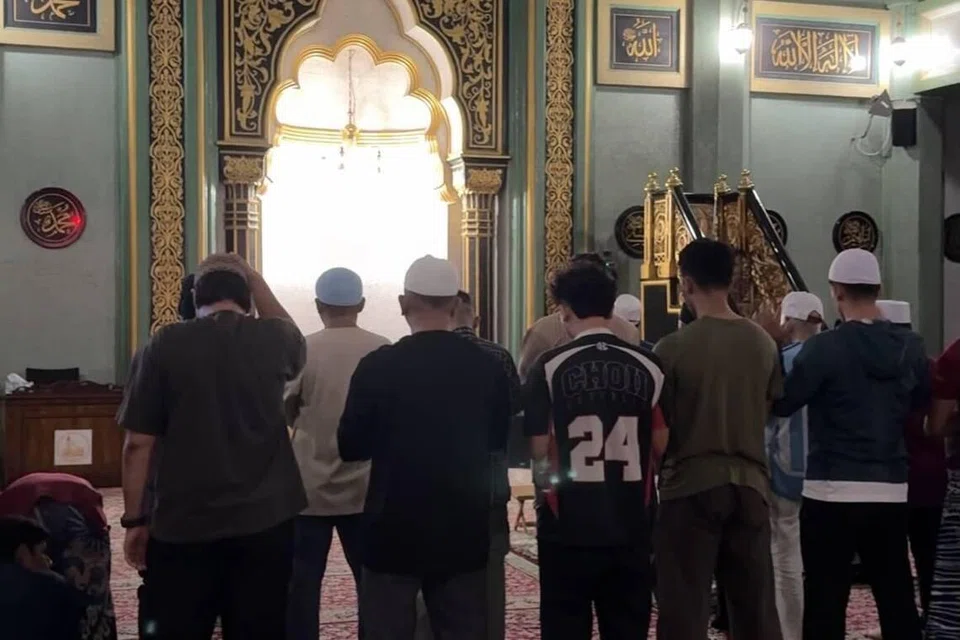 Program Beyond The Final anjuran Masjid Sultan menyaksikan ratusan penyokong bola sepak hadir bukan sahaja untuk menonton peringkat akhir Piala Dunia, malah untuk menjalankan qiamullail bersama.