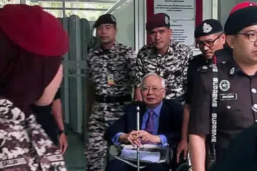 Bekas Perdana Menteri, Encik Najib Tun Razak, hadir di Mahkamah Tinggi Shah Alam, Selangor, pada 11 Oktober bagi perbicaraan kes saman fitnah terhadap bekas Peguam Negara, Tan Sri Tommy Thomas. 