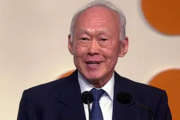 MAKIN GENTING: Pejabat Perdana Menteri (PMO) menyatakan Encik Lee Kuan Yew kini semakin tenat. - Foto