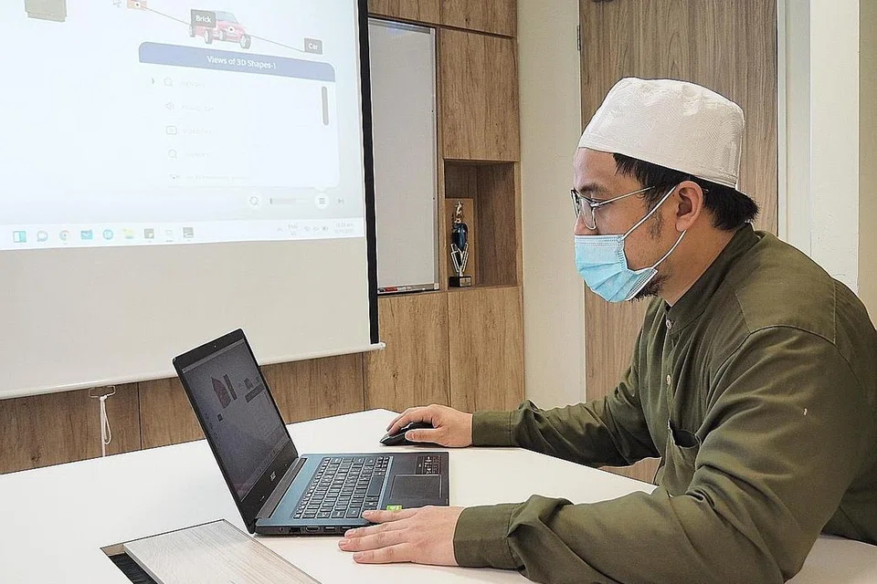 USTAZ ABDUR RAHMAN LATIFF: Tenaga pengajar bahasa arab di MAI. - Foto MADRASAH AL-ARABIAH AL-ISLAMIAH (MAI)