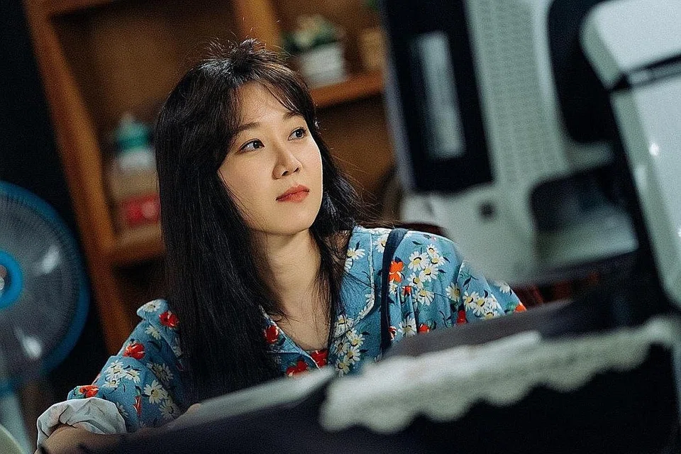 SEMANGAT WAJA: Drama ini mengisahkan kelembutan dan semangat waja si ibu tunggal yang menempuhi segala ranjau hidup menumpang di perkampungan. - Foto NETFLIX