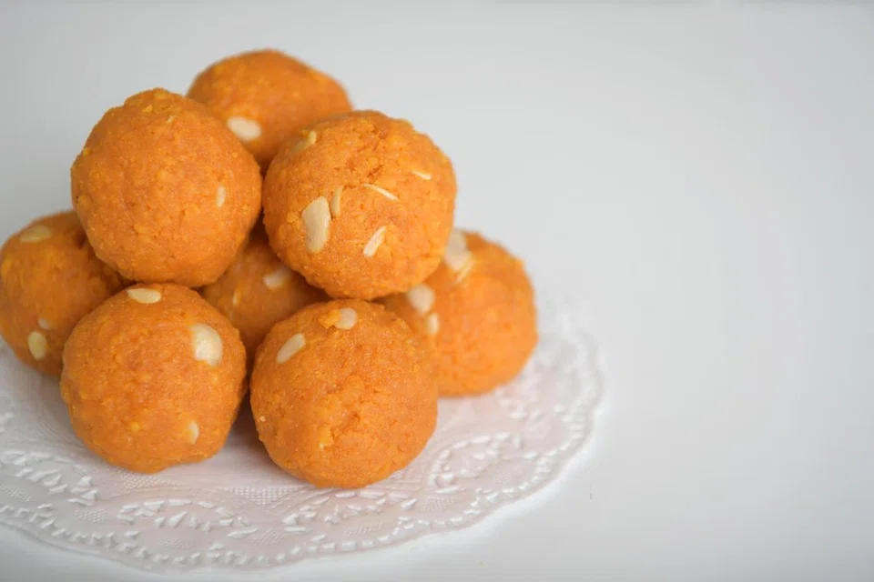 Laddu manisan orang India.