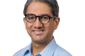 JAWAB KRITIKAN: Calon WP GRC Aljunied, Encik Leon Perera, berkata manifesto WP mengandungi bab tentang menangani pandemik dan dunia pasca Covid-19. - Foto WP