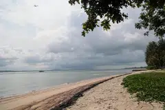 Kejadian tumpahan minyak yang berlaku di muara Sungai Johor pada 3 April menjejas mutu air di beberapa kawasan perairan di timur laut Singapura.